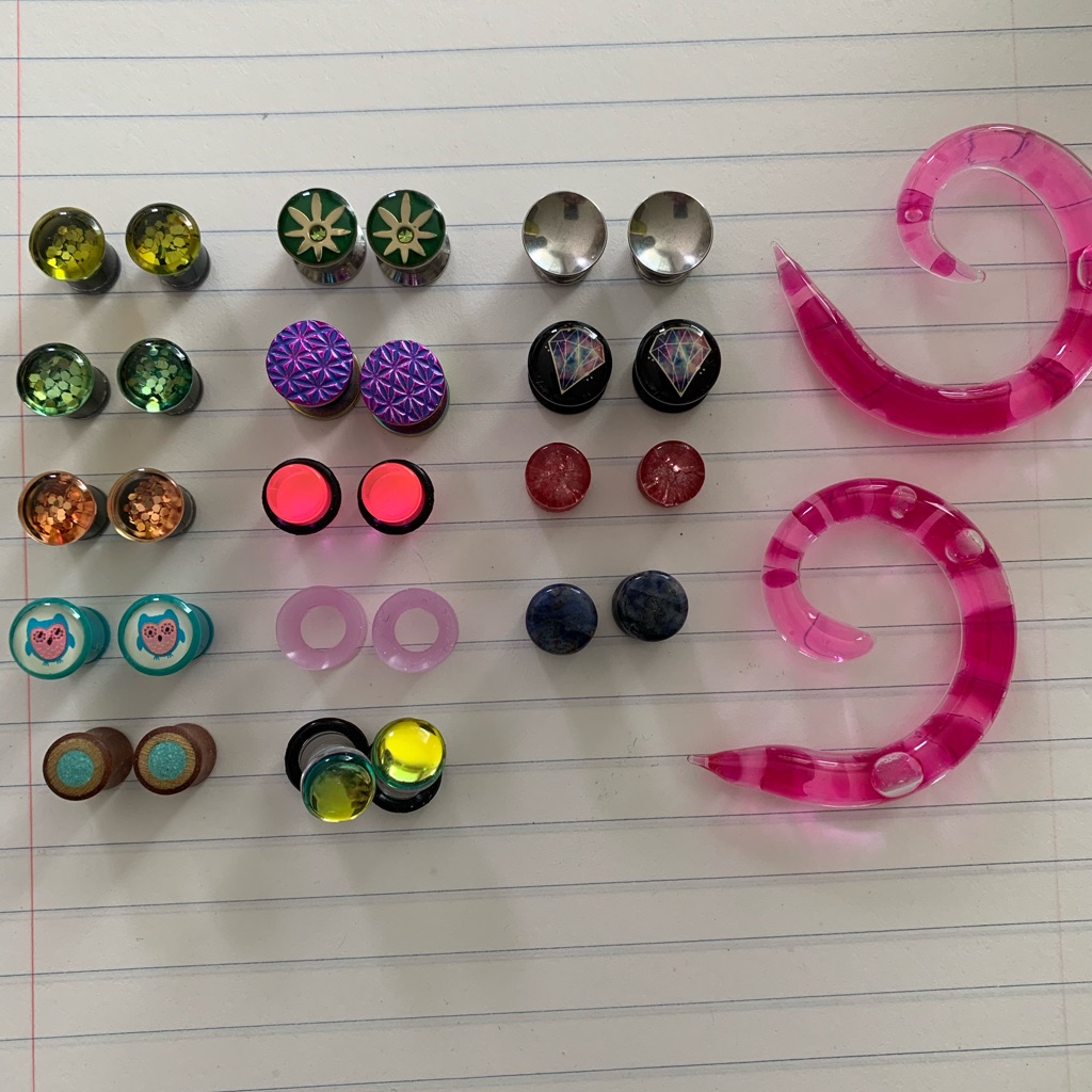 Pick 2 Pair5  0 Gauge Plugs